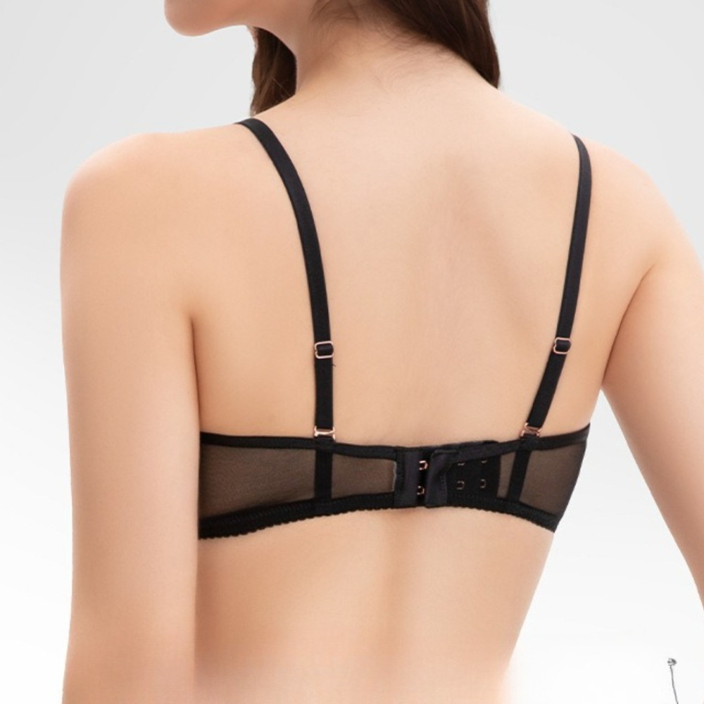 Front Closure Satin 3D Cup Bra - مراجعة Convertible Bra Multiway وسعره